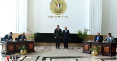 تنفيذًا لتوجيهات الرئيس.. مدبولى يشهد التوقيع المبدئى لتنفيذ محور السخنة / الدخيلة اللوجيستي للحاويات للربط بين البحرين الأحمر والمتوسط.. إنشاء البنية الفوقية وإدارة واستغلال وصيانة محطتي الحاويات بالميناءين