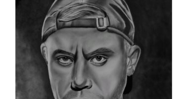 "حسام" من القليوبية يشارك موهبته الفنية فى الرسم