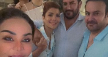 بيلعبوا كوتشينه .. أصالة وزوجها على العشاء فى منزل أحلام .. فيديو وصور