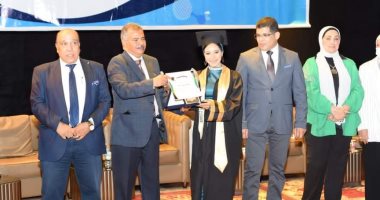 جامعة حلوان تنظم حفل تخرج دفعة برنامج التغذية العلاجية باللغة الإنجليزية  