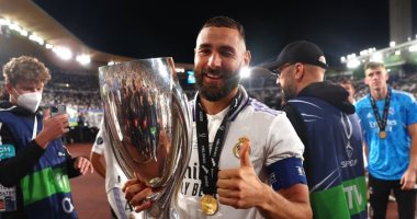 كريم بنزيما على موعد بتتويج تاريخى بجائزة الكرة الذهبية