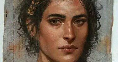 فنانة روسية تستعير بورتريهات الفيوم فى لوحة كاسندرا..ماذا قال عز الدين نجيب؟