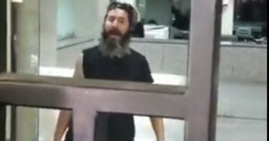 رهائن مصرف لبنان جريمة تعكس المعاناة.. مسلح يحتجز مواطنين داخل بنك لبنانى للمطالبة باسترداد أمواله.. أودع 209 آلاف دولار وتعثر النظام المصرفى حال دون استخدامها.. والجيش اللبناني يتدخل للسيطرة على الموقف