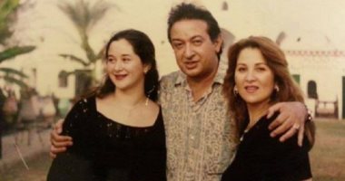 بوسي لنور الشريف: هتفضل حبيبنا دائما.. ومي: والدي الغائب الحاضر