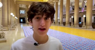 بـ5 آلاف علبة حبوب.. شباب فى شيكاغو يصممون أكبر فسيفساء بألوان علم أوكرانيا
