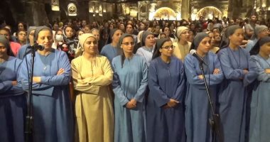 آلاف الأقباط يتوافدون على دير درنكة طوال فترة صوم العذراء مريم.. الأنبا يؤانس يترأس صلوات النهضة الروحية.. ومتحدث الكنيسة لـ"اليوم السابع": نتبع كل الإجراءات الاحترازية فى احتفالات الصوم..صور