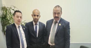 ضبط راكب بمطار القاهرة حاول تهريب 940 عبوة شيش إلكترونية وآخرين بحوزتهما مخدرات