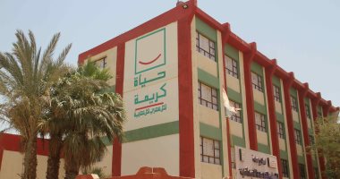 مدارس "حياة كريمة" تنهى مشاكل التسرب من التعليم وتكدس الطلاب.. أهالى أسوان: أولادنا كانوا بيروحوا على فترتين.. والبنات بتقعد فى البيت.. والمحافظ: مشروع التعليم المجتمعى نموذج مثالى.. صور