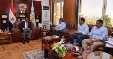 محافظ مطروح يستقبل رئيس أمانة المراكز الطبية المتخصصة لمناقشة المنظومة الصحية