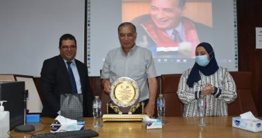 تكريم عميد كلية الصيدلة بجامعة مدينة السادات لبلوغه السن القانونية للمعاش.. صور