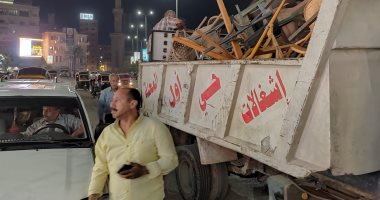 حملة مكبرة لرفع الإشغالات وتحرير محاضر لكافيهات تقدم الشيشة بالمحلة.. صور