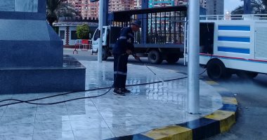حملات نظافة وغسل وتطهير ميادين ومسلات وتماثيل بمدينة كفر الشيخ.. صور
