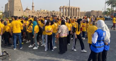 رياضة الأقصر تنظم مسيرة مشي احتفالاً بيوم الشباب العربى.. صور