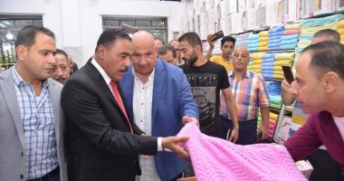 محافظ مطروح يفتتح معرض المفروشات ومخازن الجمعية الزراعية
