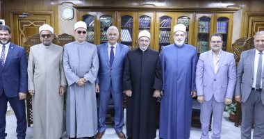 وكيل الأزهر وأمين مجمع البحوث الإسلامية يهنئان رئيس الجامعة الجديد