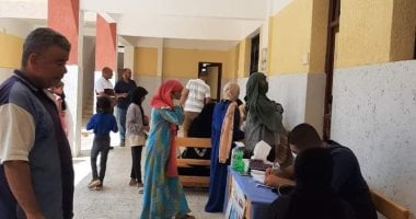 الكشف على 485 مواطنا وتحويل 20 مريضا إلى المستشفيات للعلاج ضمن "حياة كريمة"
