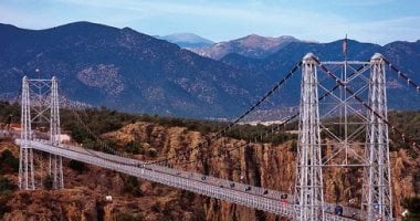أغرب وأخطر الجسور حول العالم.. أشهرها على ارتفاع 460 مترًا عن سطح البحر