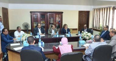 انعقاد الجلسة الأولى لمجلس كلية الصيدلة جامعة سوهاج