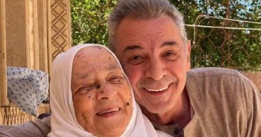 نادية الجندى تعزى محمود حميدة في وفاة والدته: ربنا يصبرك على فراقها 