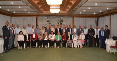 رئيس جامعة الإسكندرية يناقش الخطة الاستراتيجية 2022-2027 مع عمداء الكليات