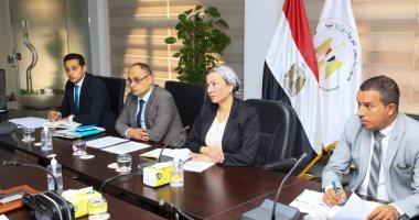 وزيرة البيئة ومحافظ الفيوم يترأسان لجنة مشروعات إعادة التوازن البيئي لبحيرة قارون.. "فؤاد" و"الأنصاري" يتفقان على المتابعة الدورية للتأكد من تنفيذ مشروعات إعادة التوازن.. وإقامة مشروع عملاق لاستخراج الأملاح