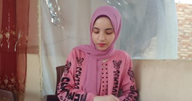 "شروق" موهبة دمياطية تعشق الرسم.. التعليم الفني طوَّر موهبتى