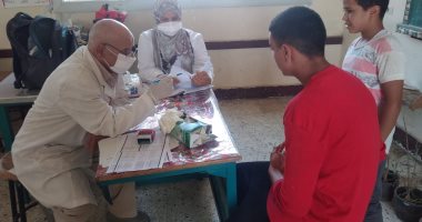الكشف الطبي على 1808 مواطنين بقافلة طبية مجانية بقرية بكفر الشيخ.. صور