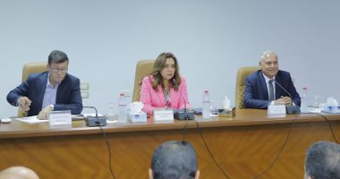 محافظ دمياط تناقش الموقف الخاص بملف التصالح فى مخالفات البناء