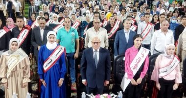 دقيقة حداد على أرواح ضحايا كنيسة المنيرة باحتفالية تكريم الأوائل في بورسعيد.. صور