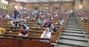 رئيس جامعة سوهاج يتفقد اختبارات المتقدمين لمسابقات التوظيف بشركة المياه