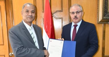 حسن نور وكيلا لكلية الآداب لشئون خدمة المجتمع وتنمية البيئة بجامعة القناة