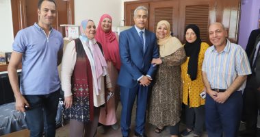 القوى العاملة تكرم سائقا بالنقل البرى أعاد 200 ألف ريال سعودى لصاحبها