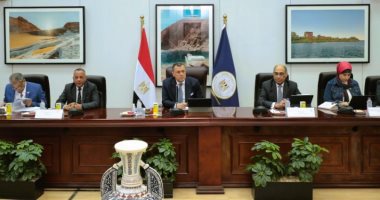 وزير السياحة والآثار يجتمع بالمستثمرين لبحث تعزيز تدفق الحركة السياحية الوافدة