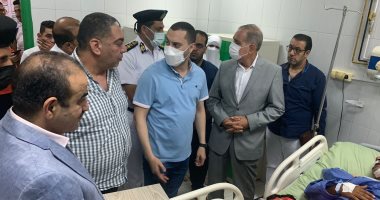 محافظ كفر الشيخ يطمئن على حالة أمين شرطة بالمرور أصيب فى حادث تصادم 