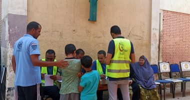 حياة كريمة.. قافلة طبية للكشف على أمراض العيون بقرية "بنى شبل" بالشرقية