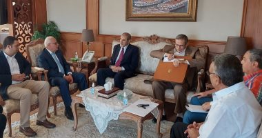محافظ بورسعيد يناقش الاستعدادات لاستقبال بطولة الجمهورية للشركات