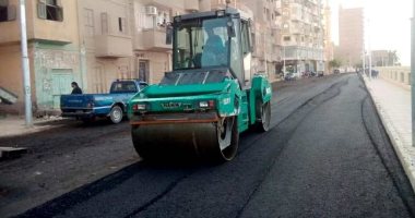 الانتهاء من رصف شارع كورنيش النيل بمدينة المراغة فى سوهاج.. صور
