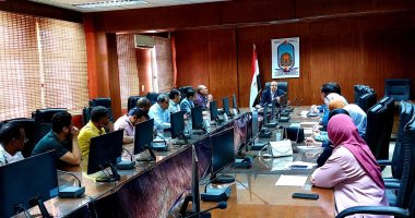 رئيس جامعة الأقصر يناقش استعدادات الأنشطة الطلابية للعام الجامعى الجديد.. صور