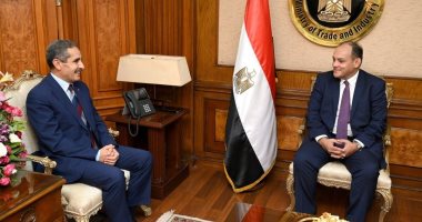 وزير التجارة يستعرض مع محافظ الغربية منظومة التنمية الصناعية بالمحافظة