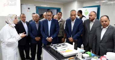 رئيس الوزراء يتفقد مبنى الهيئة العامة للرقابة على الصادرات بميناء الدخيلة