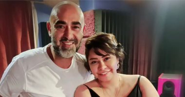شيرين عبد الوهاب تنشر صورة مع مدير أعمالها: أجدع راجل فى مصر
