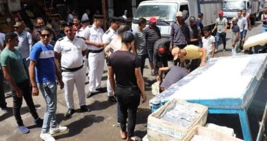 أمن دمياط يشن حملة مكبرة لرفع الإشغالات برأس البر 