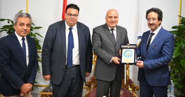محافظ قنا يستقبل وفد جامعة طنطا لتقديم خدمة القوافل الطبية المجانية 