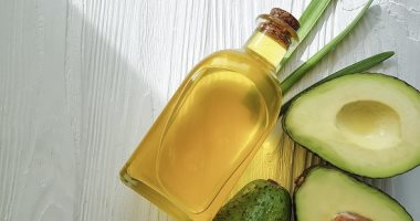 الزيوت الطبيعية المناسبة لكل نوع شعر.. جوز الهند للكيرلى والأرجان للمصبوغ