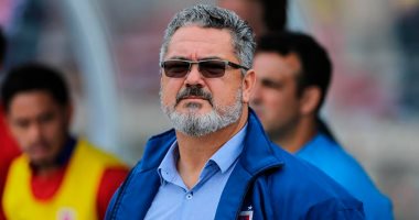 ميكالى يطلب الاجتماع بكولر وفيريرا لمناقشة موقف لاعبى الأهلى والزمالك فى السوبر 