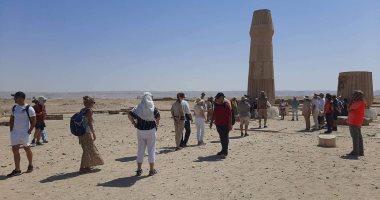 وفد سياحى من إيطاليا وإسبانيا يزور المناطق الأثرية بالمنيا.. صور