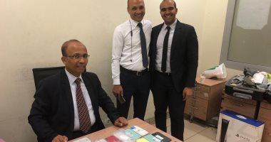 جمارك مطار القاهرة تضبط محاولة تهريب عدد من الهواتف المحمولة.. صور