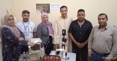 "أحمد" يشارك صور قافلة طبية للكشف على أمراض العيون بفرشوط محافظة قنا