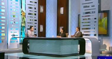 مدير مستشفى الرمد بدمنهور عن تقبيل يد معلمته: "مثل أمى"