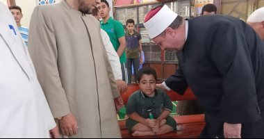 وزير الأوقاف يصرف 1000جنيه مكافأة لطفل من ذوى الهمم بالبرنامج الصيفى في الجيزة